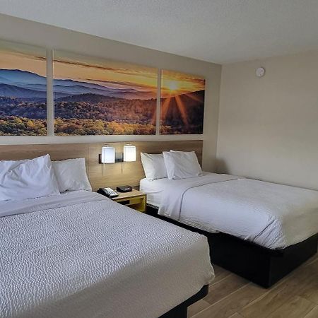 Days Inn By Wyndham Salem Esterno foto