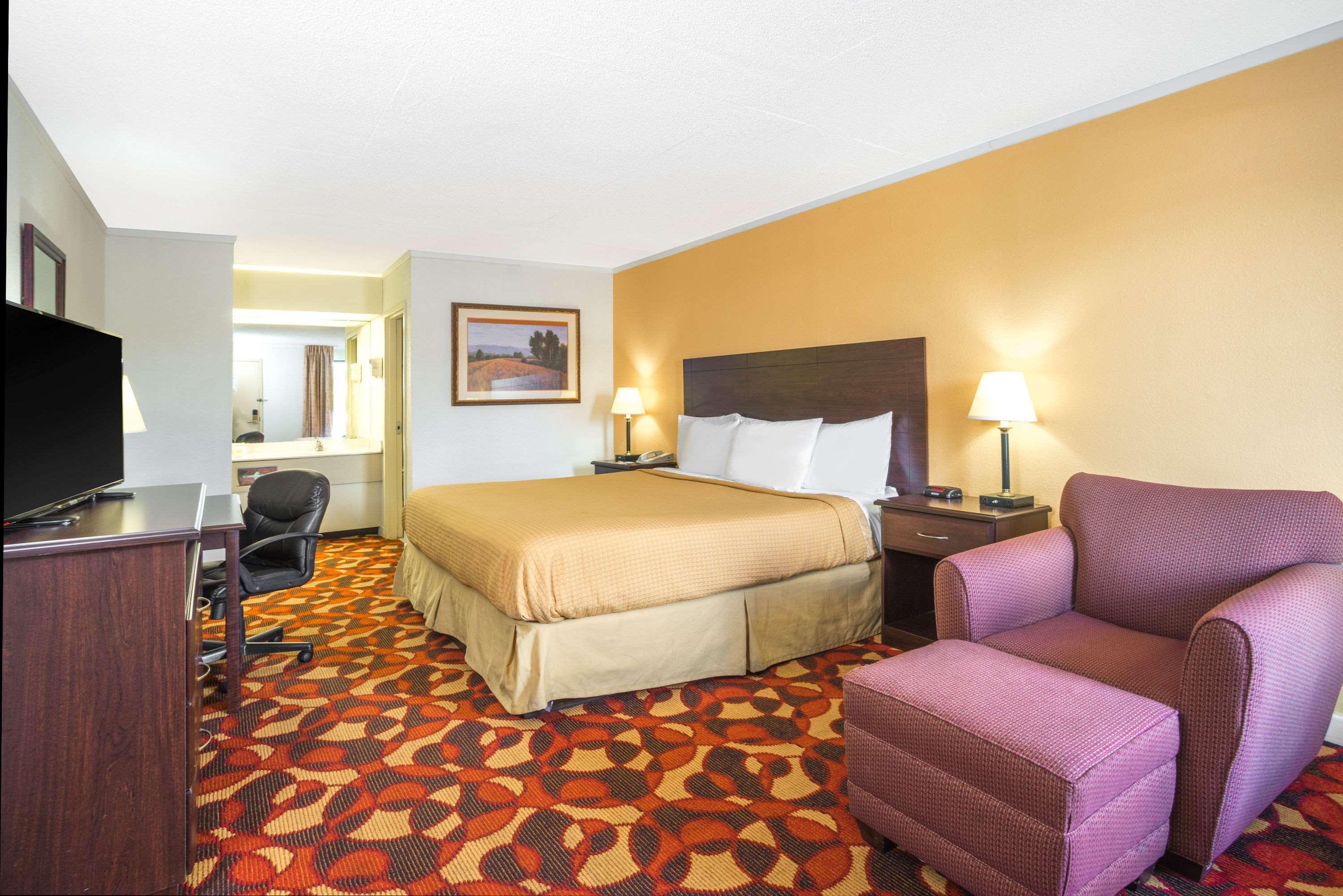 Days Inn By Wyndham Salem Esterno foto