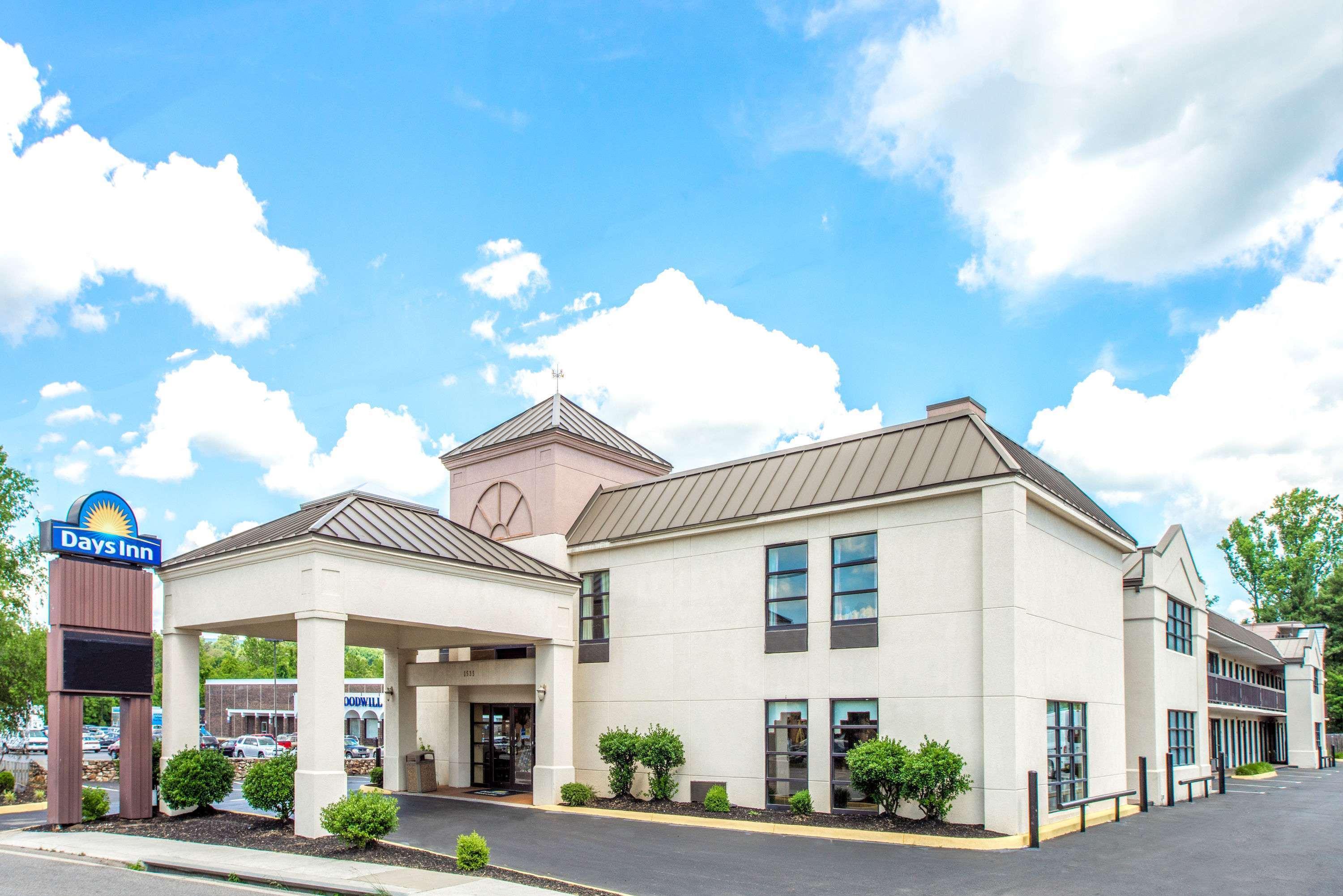Days Inn By Wyndham Salem Esterno foto