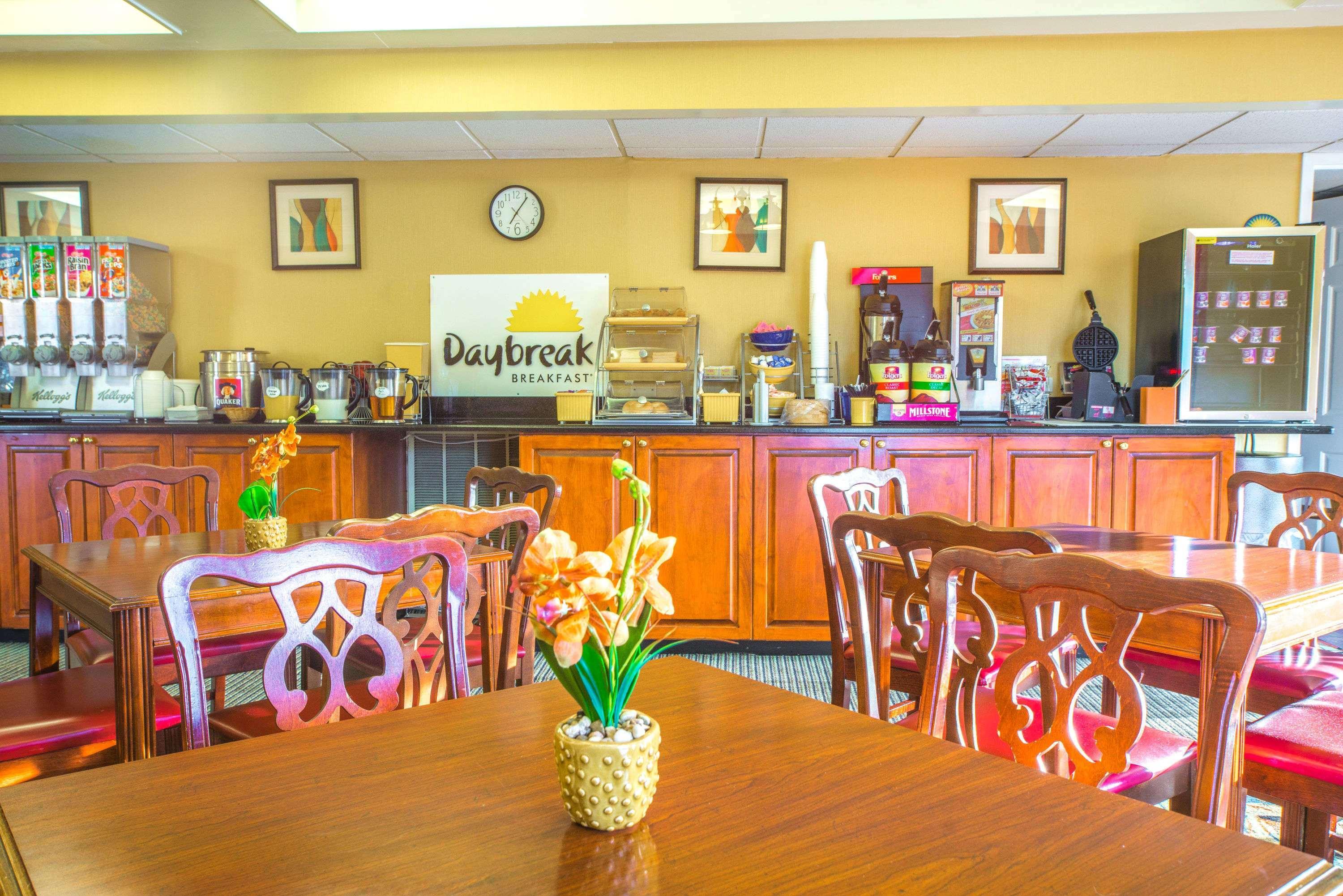 Days Inn By Wyndham Salem Esterno foto
