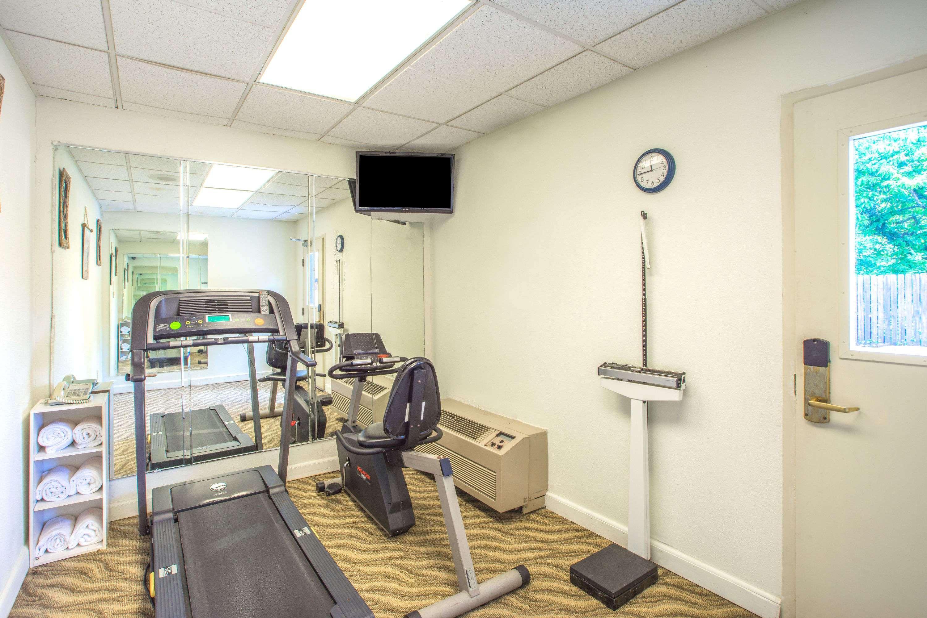Days Inn By Wyndham Salem Esterno foto