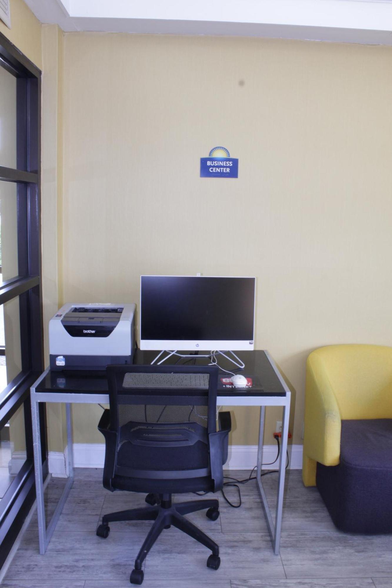 Days Inn By Wyndham Salem Esterno foto