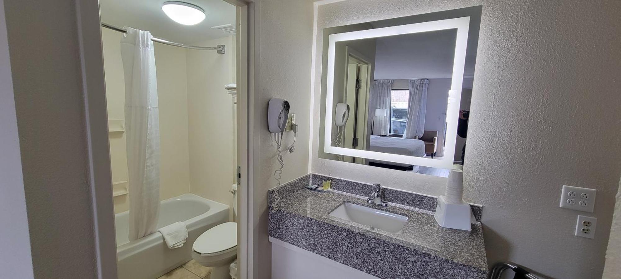 Days Inn By Wyndham Salem Esterno foto